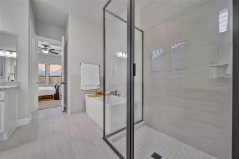 Bath - 13067 Soaring Forest Dr, Conroe, TX 77302 photo 3 of 5