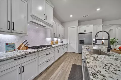 Kitchen - 13067 Soaring Forest Dr, Conroe, TX 77302 photo 4 of 5