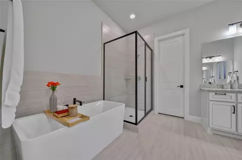 Bath - 13067 Soaring Forest Dr, Conroe, TX 77302 photo 2 of 5