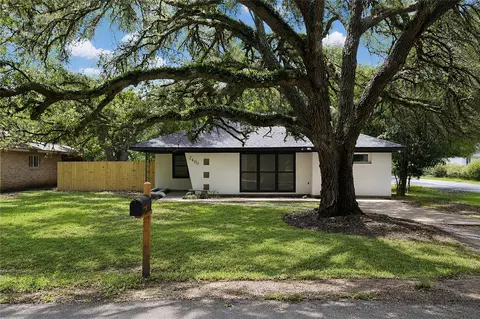 2400 Carrington St, Bay City, TX 77414