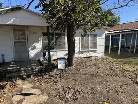 948 S Williamson St, Giddings, TX 78942