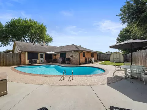905 Patricia Dr, Deer Park, TX 77536