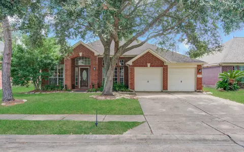 4138 Galloway Dr, Pearland, TX 77584