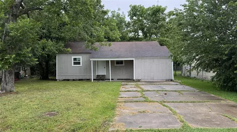 3511 23rd St, Port Arthur, TX 77642