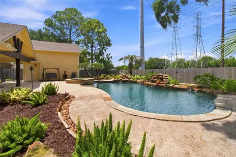 2118 Canterbury Ct, Deer Park, TX 77536