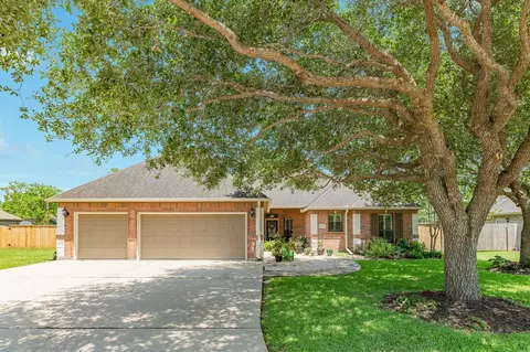 4913 Hickory Ln, Bay City, TX 77414