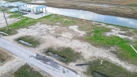 1111 Gator Pt, Crystal Beach, TX 77650