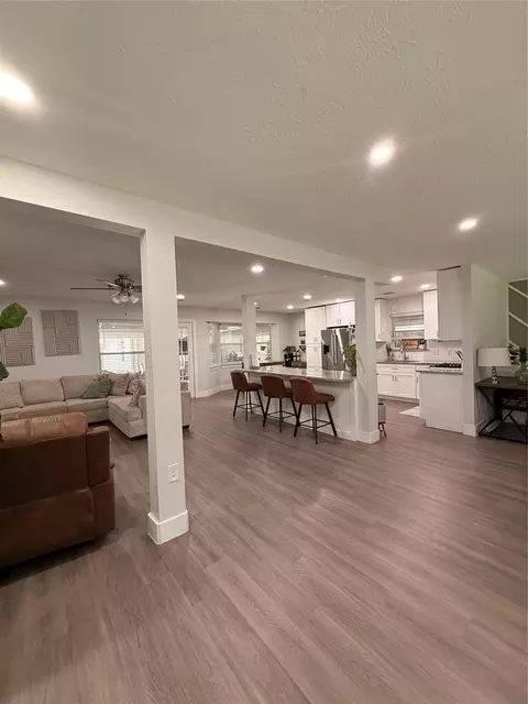 1608 Parkside Dr, Pasadena, TX 77502