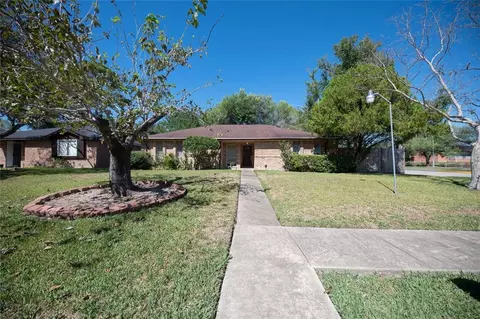 10902 Sharpview Dr, Houston, TX 77072 photo 1