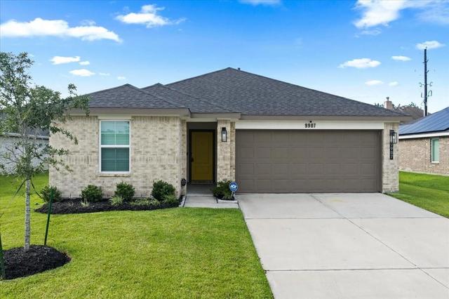 9907 Palm Royal Dr, Baytown, TX 77521