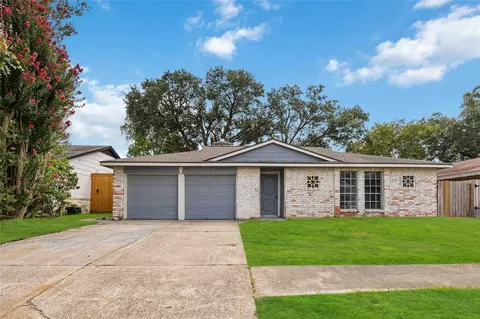 9710 Willow Wood Ln, Houston, TX 77086