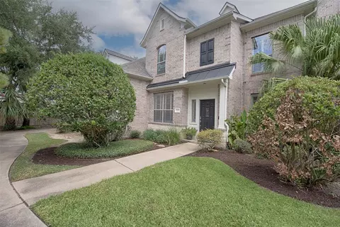 2402 Clippers Sq, Nassau Bay, TX 77058