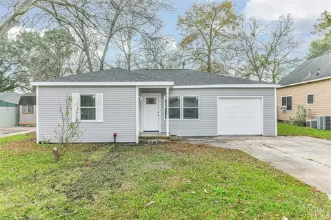 1309 W Lang St, Alvin, TX 77511