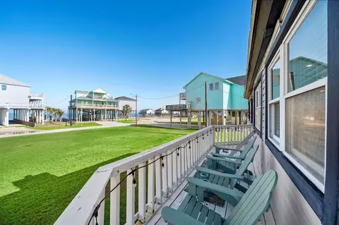 Exterior - 305 Ocean Blvd, Freeport, TX 77541 photo 2 of 2