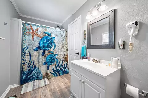 Bath - 305 Ocean Blvd, Freeport, TX 77541 photo 1 of 2