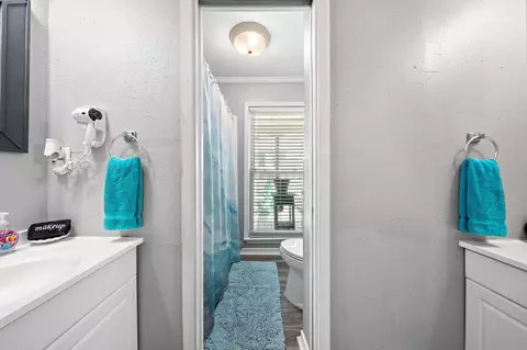 Bath - 305 Ocean Blvd, Freeport, TX 77541 photo 2 of 2