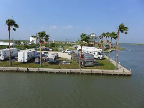 1330 Resort Rd, Crystal Beach, TX 77650
