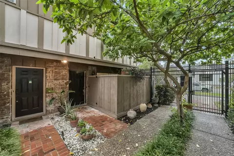 2574 Marilee Ln #1, Houston, TX 77057