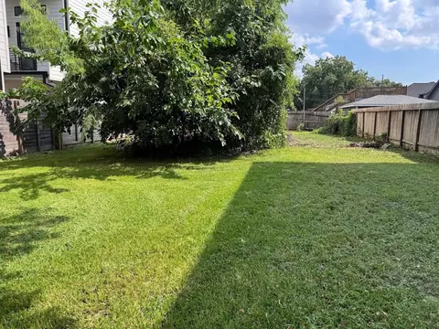 2213 Berry St, Houston, TX 77004