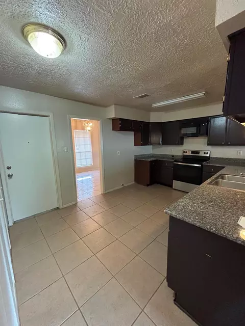 811 Whispering Pine Dr, Missouri City, TX 77489