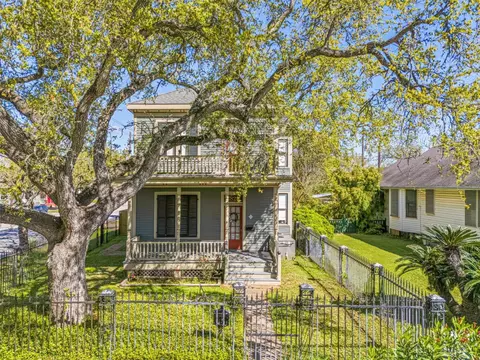 3828 Bernardo De Galvez Ave, Galveston, TX 77550