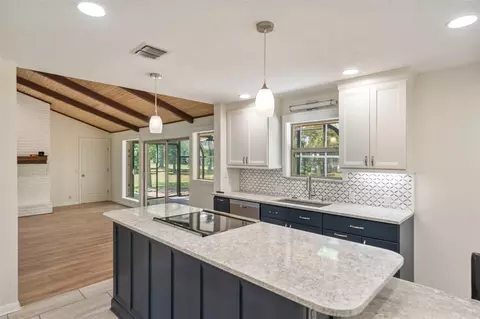 Kitchen - 71 Hiwon Dr, Conroe, TX 77304 photo 4 of 7