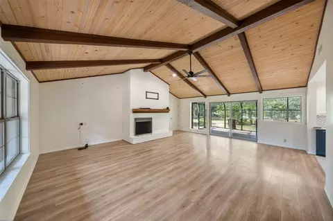Living - 71 Hiwon Dr, Conroe, TX 77304 photo 2 of 3