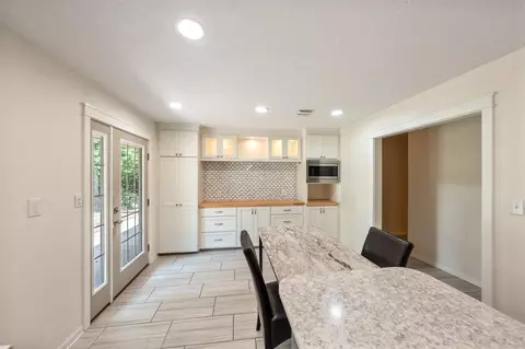 Kitchen - 71 Hiwon Dr, Conroe, TX 77304 photo 6 of 7