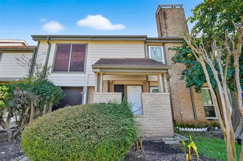 724 Country Place Dr #E, Houston, TX 77079