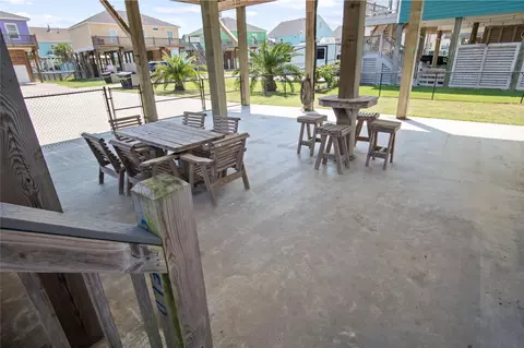 Exterior - 2295 Lobster, Crystal Beach, TX 77650 photo 5 of 8