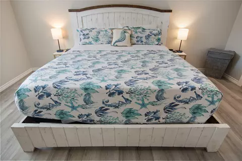 Bedroom - 2295 Lobster, Crystal Beach, TX 77650 photo 5 of 11