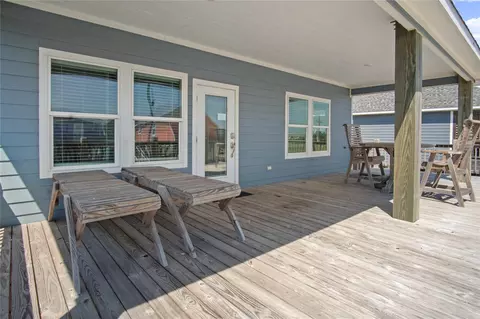 Exterior - 2295 Lobster, Crystal Beach, TX 77650 photo 7 of 8