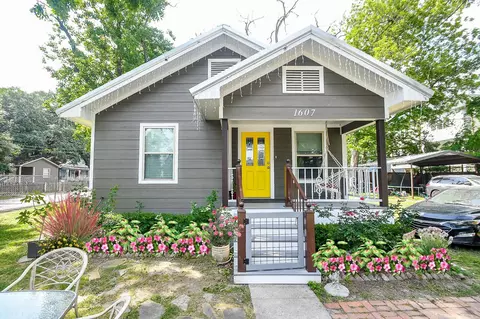 1607 Sylvester Rd, Houston, TX 77009