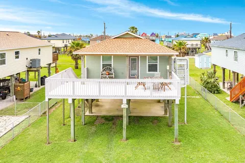 433 Seabean St, Surfside Beach, TX 77541