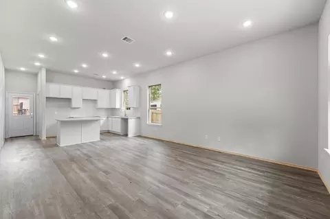 Living - 9996 Elder St, Willis, TX 77318 photo 2 of 5