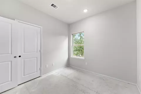Bedroom - 9996 Elder St, Willis, TX 77318 photo 6 of 10