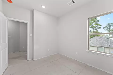 Bedroom - 9996 Elder St, Willis, TX 77318 photo 3 of 10