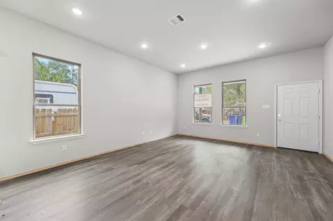 Living - 9996 Elder St, Willis, TX 77318 photo 4 of 5