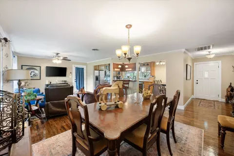 Dining - 14036 Old Texaco Rd, Conroe, TX 77302 photo 2 of 3