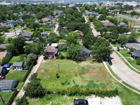 3119 Wisconsin St, Baytown, TX 77520