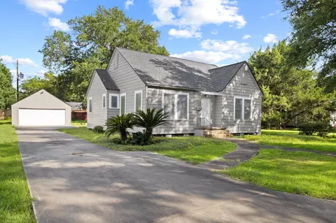 4616 Woodlawn St, Port Arthur, TX 77642