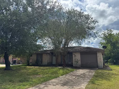 304 Brigadoon Ln, Friendswood, TX 77546