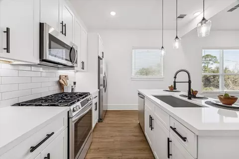 5621 Azores, Houston, TX 77091