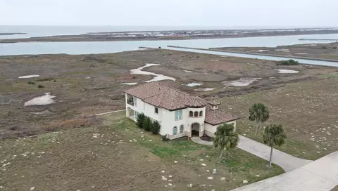 591 E Burgundy Bay, Port O'connor, TX 77982