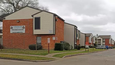 13480 S Thorntree Dr #910, Houston, TX 77015