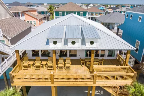 2631 Holiday Dr, Bolivar Peninsula, TX 77650
