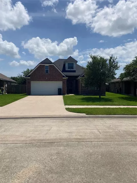 3131 Sun Terrace Ln, Dickinson, TX 77539