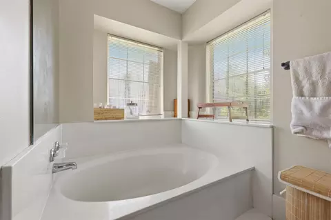 Bath - 4723 Williamsburg Dr, Bryan, TX 77802 photo 3 of 4