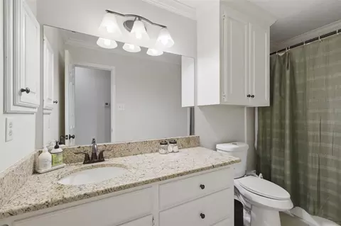 Bath - 4723 Williamsburg Dr, Bryan, TX 77802 photo 4 of 4