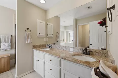 Bath - 4723 Williamsburg Dr, Bryan, TX 77802 photo 2 of 4